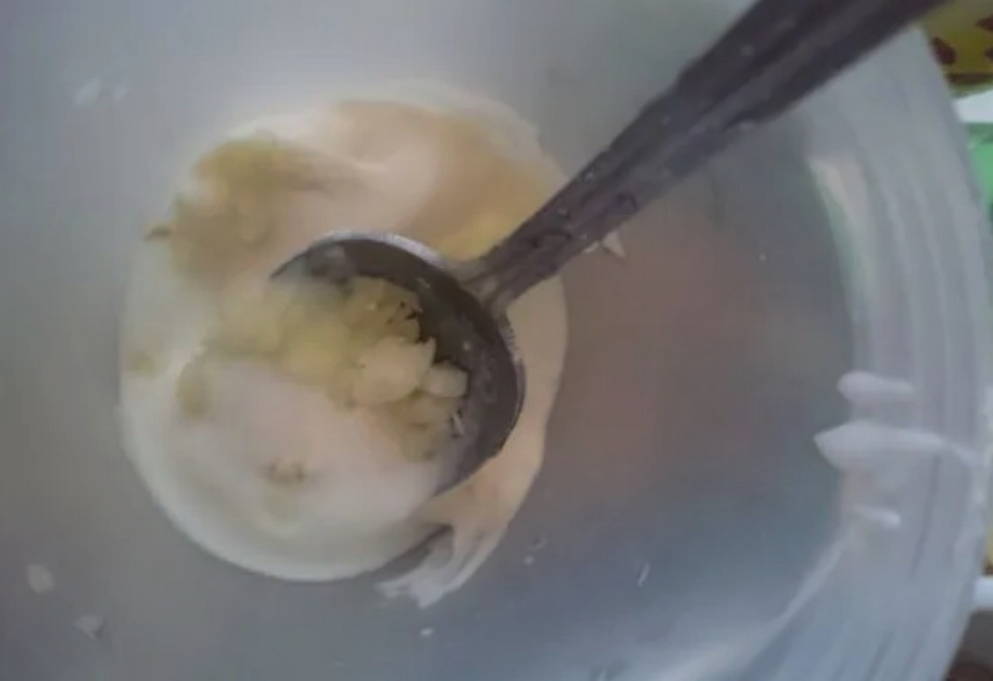 Грузинский салат со свеклой и грецкими орехами