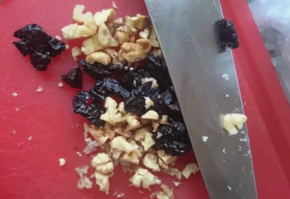 Грузинский салат со свеклой и грецкими орехами