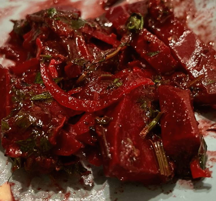 Грузинский салат со свеклой