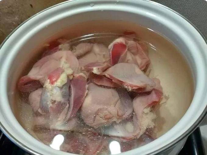 Куриные желудки с луком
