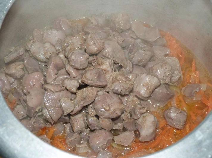 Куриные желудки в скороварке
