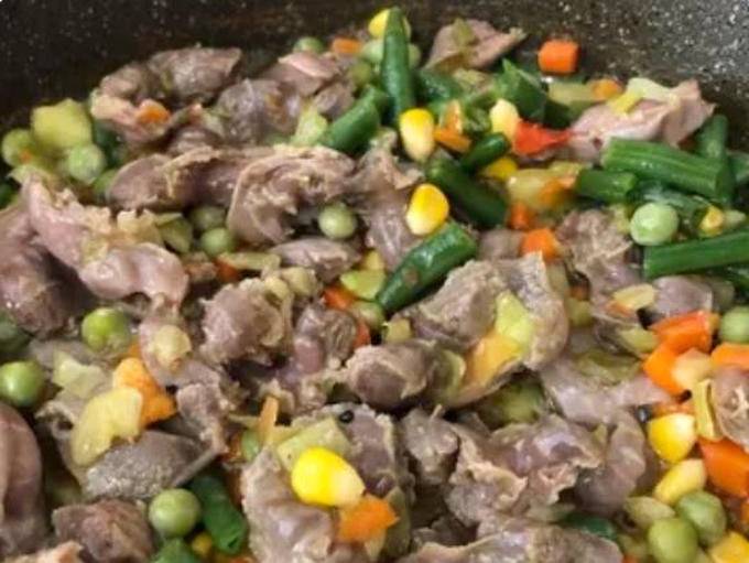 Куриные желудки с овощами