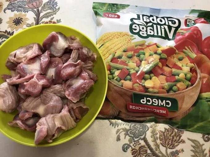 Куриные желудки с овощами
