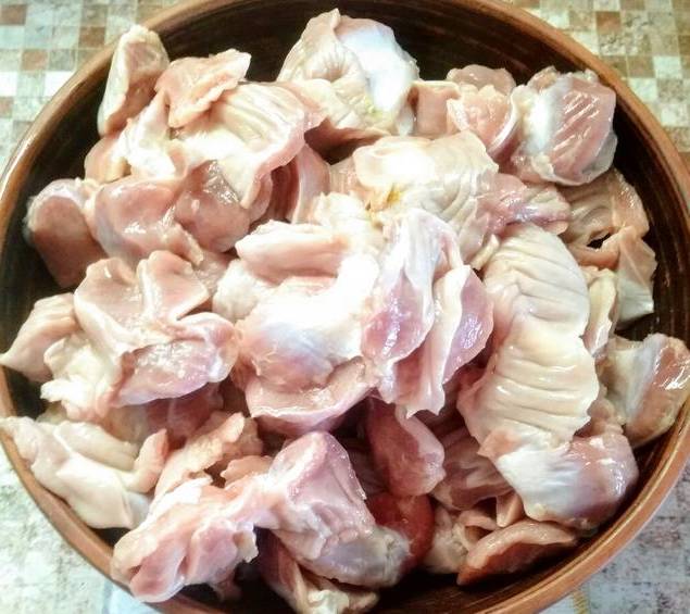 Куриные желудки, тушенные с картошкой в мультиварке