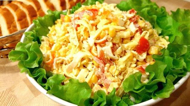 Крабовый салат с яичными блинчиками