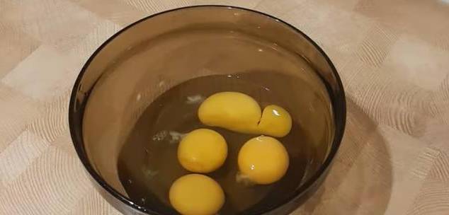 Крабовый салат с яичными блинчиками