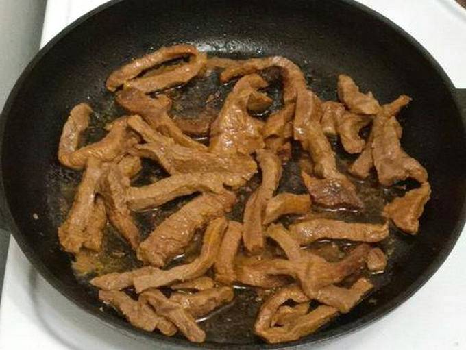 Корейский салат с говядиной и огурцами