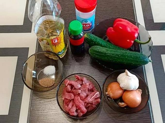 Корейский салат с говядиной и огурцами