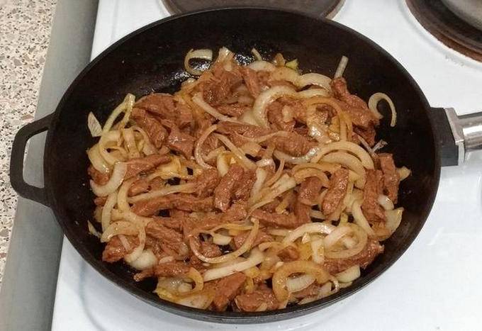 Корейский салат с говядиной и огурцами