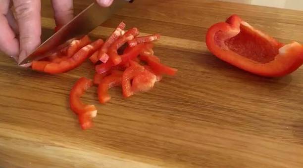 Крабовый салат с чесноком и сыром