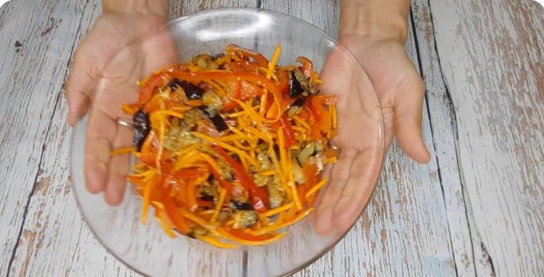 Корейский салат с баклажанами и морковью, и перцем болгарским