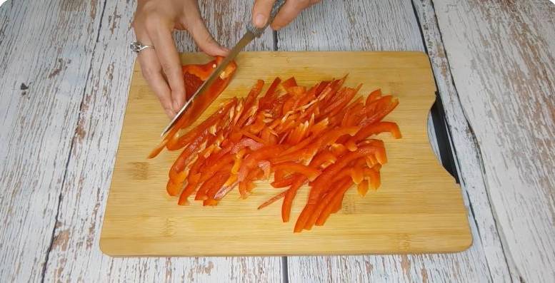 Корейский салат с баклажанами и морковью, и перцем болгарским