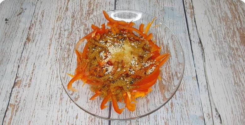 Корейский салат с баклажанами и морковью, и перцем болгарским