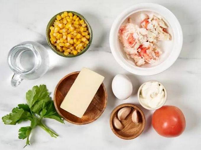 Крабовый салат с чесноком