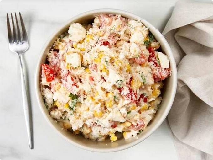 Крабовый салат с чесноком