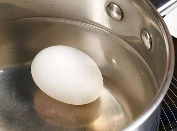 Крабовый салат с чесноком