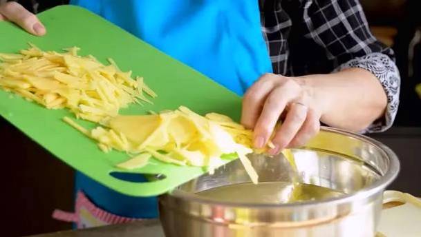 Корейский салат из картофеля с мясом