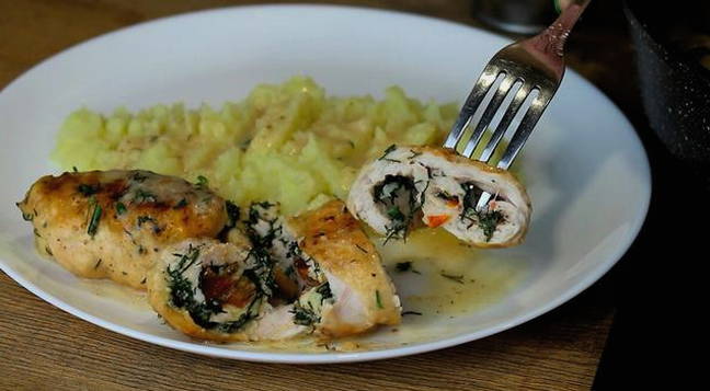 Куриные рулетики с сыром и зеленью