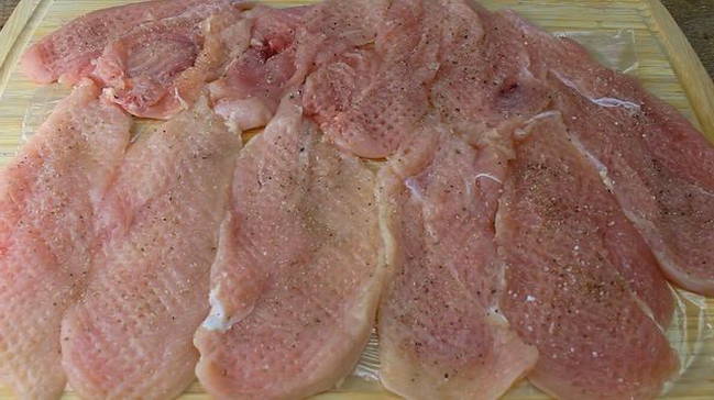 Куриные рулетики с сыром и зеленью