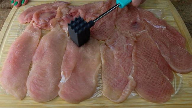 Куриные рулетики с сыром и зеленью