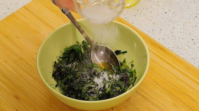 Итальянский салат с макаронами и колбасой