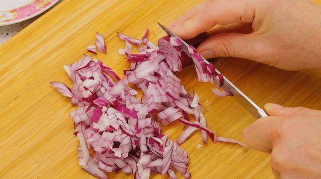 Итальянский салат с макаронами и колбасой