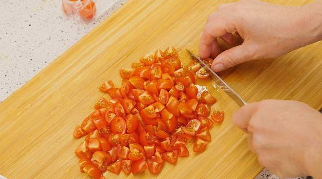Итальянский салат с макаронами и колбасой