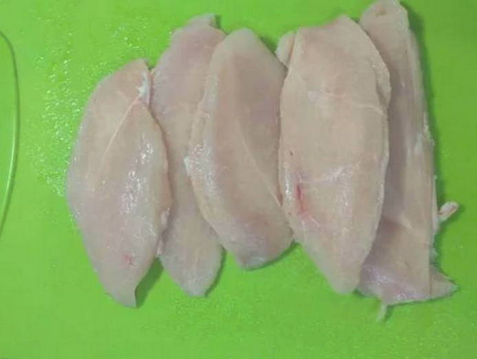Куриные рулетики с начинкой в духовке