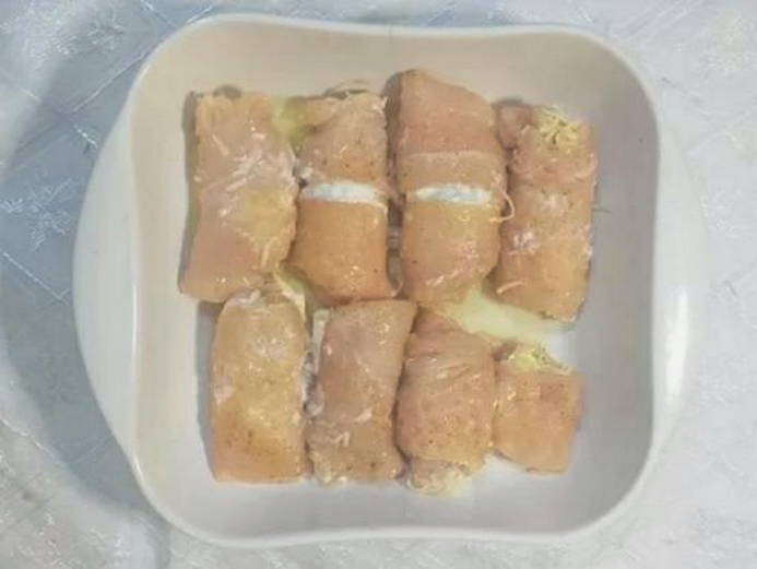 Куриные рулетики с начинкой в духовке