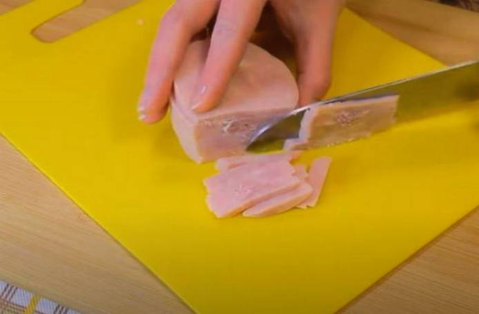 Итальянский салат с макаронами бантиками