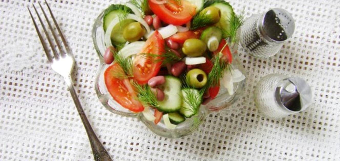 Испанский салат с фасолью