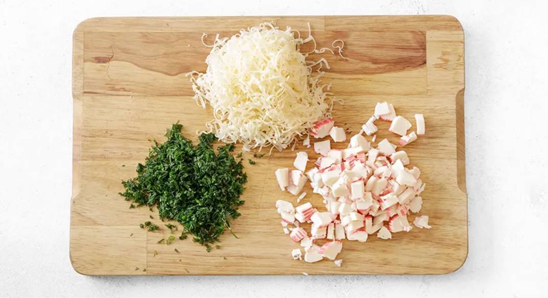 Королевский салат с креветками и кальмарами
