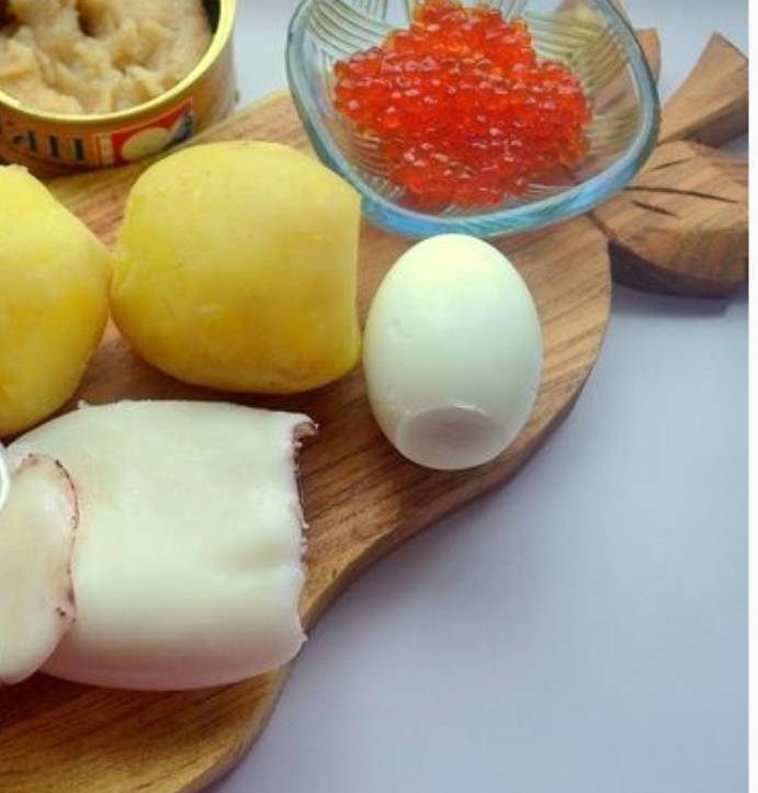 Королевский салат с кальмарами