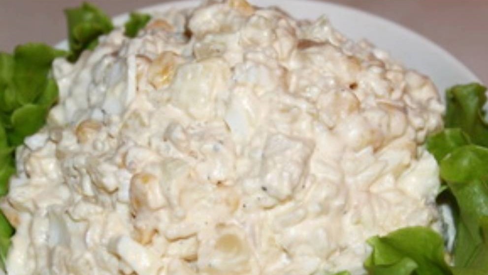 Королевский салат с ананасами