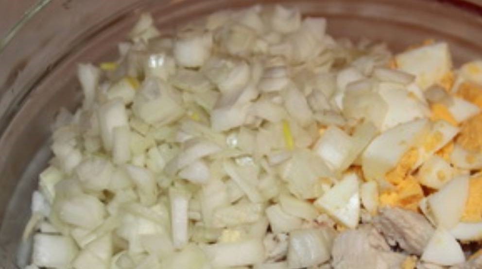 Королевский салат с ананасами