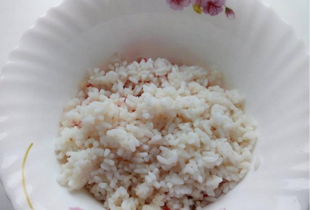 Крабовый салат с жареным луком