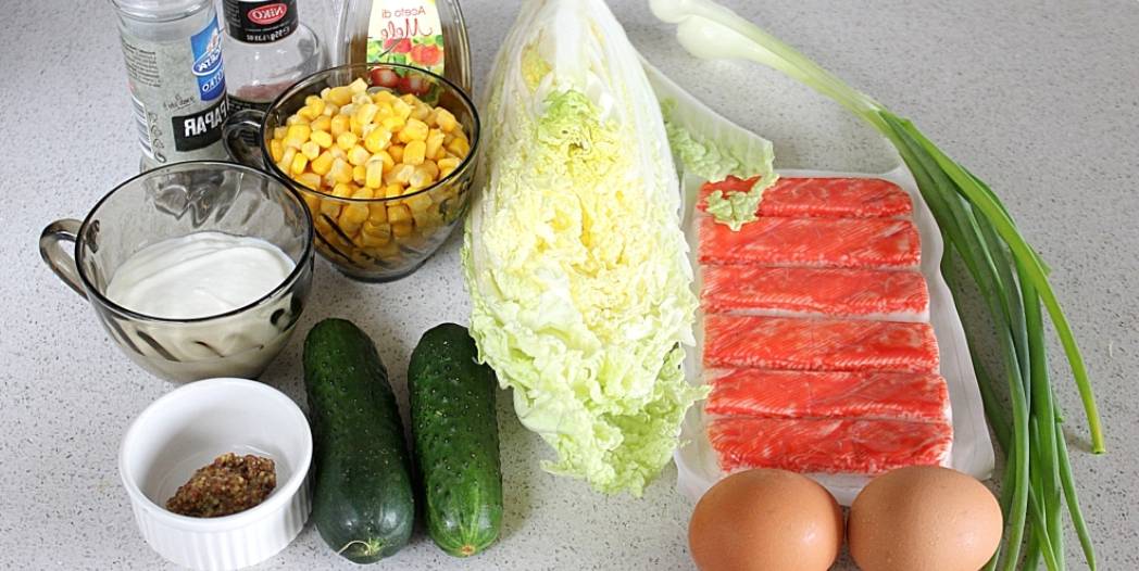 Крабовый салат с пекинской капустой и кукурузой