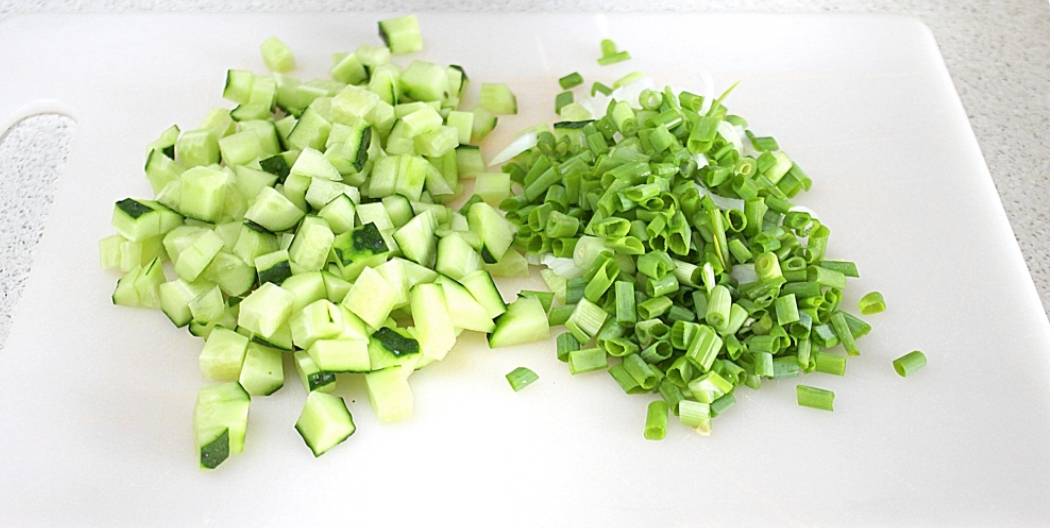 Крабовый салат с пекинской капустой и кукурузой