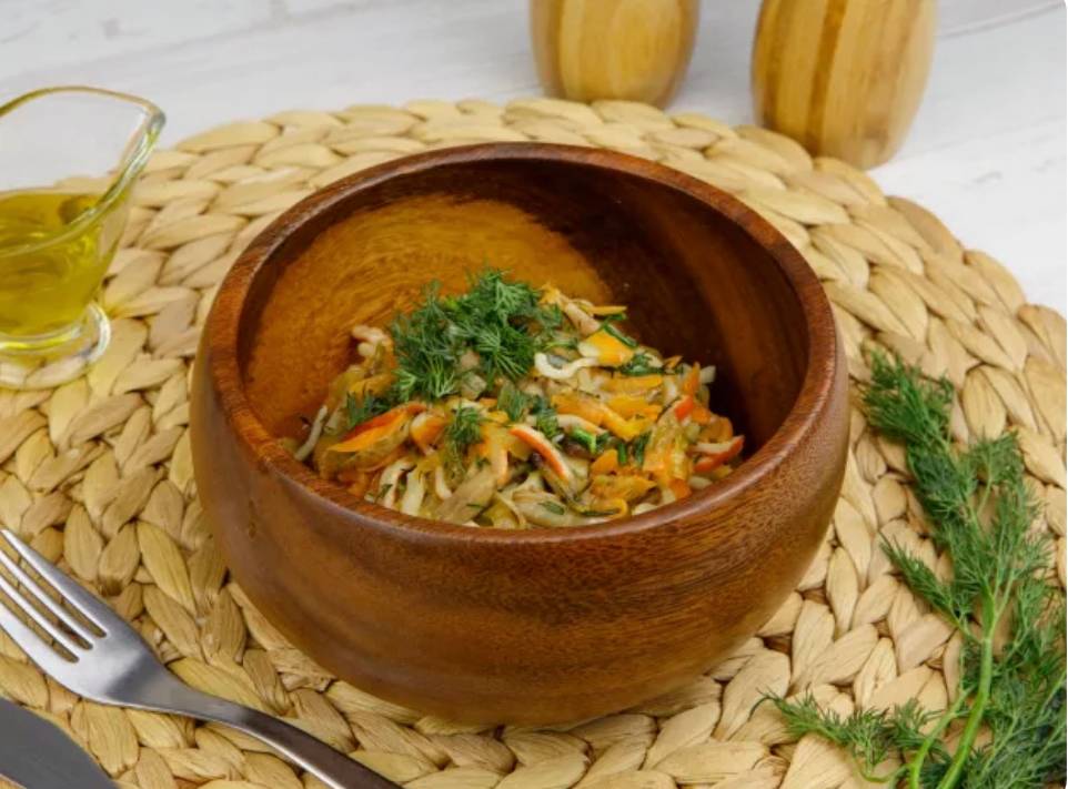 Крабовый салат с жареными грибами