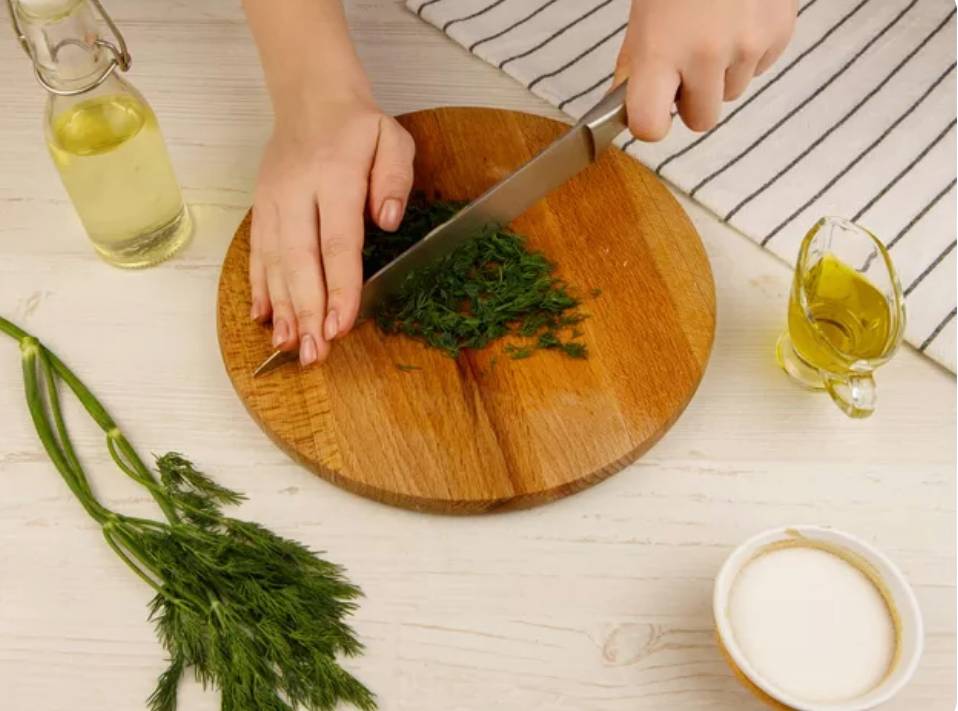 Крабовый салат с жареными грибами