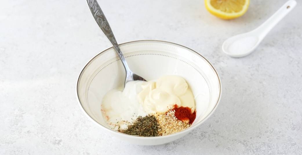 Крабовый салат с капустой и огурцом