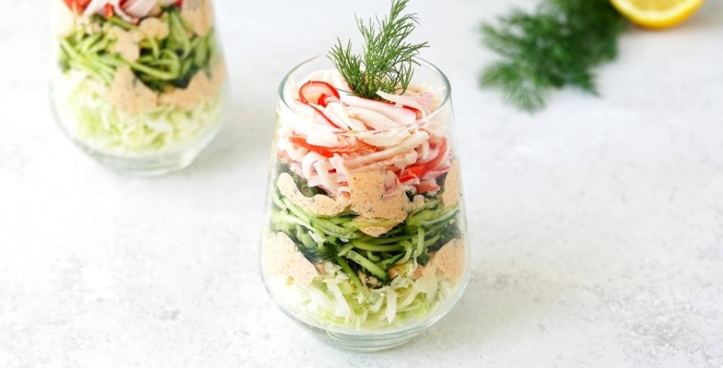 Крабовый салат с капустой и огурцом