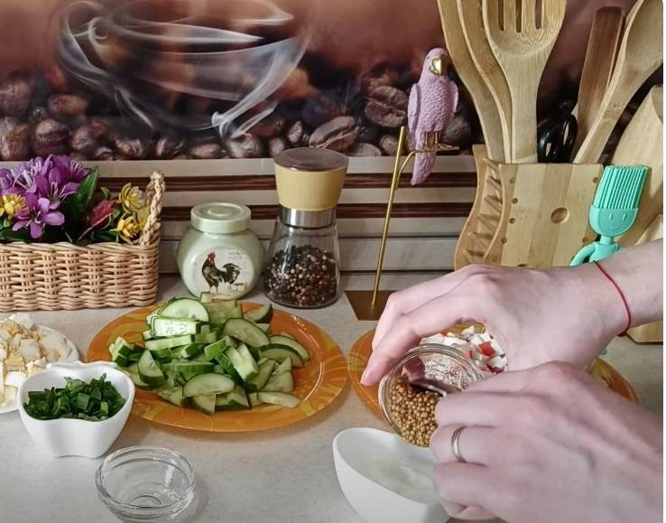 Крабовый салат с греческим йогуртом