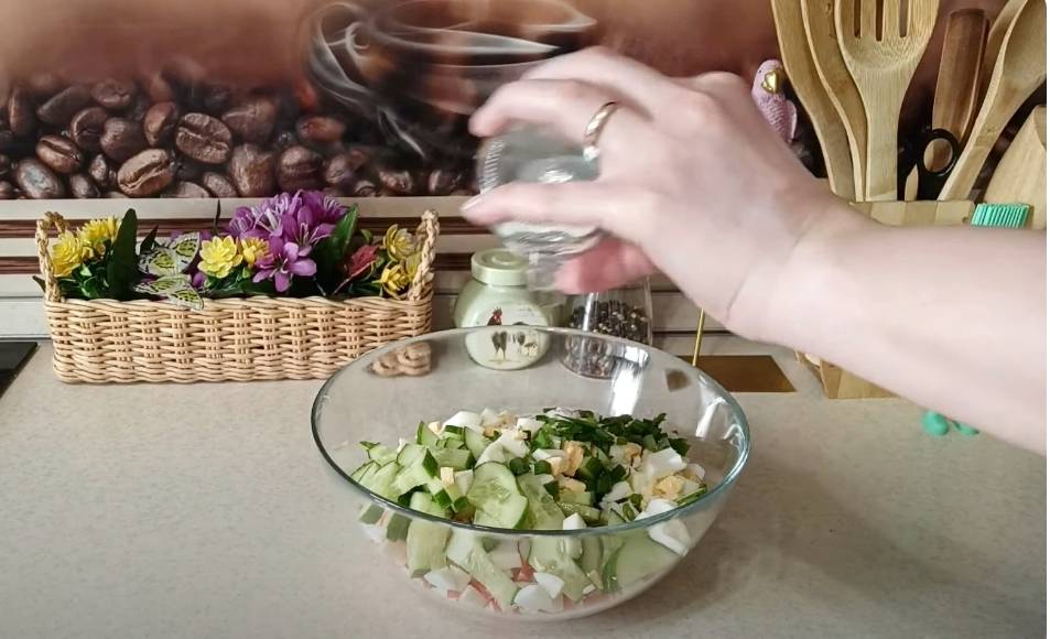 Крабовый салат с греческим йогуртом