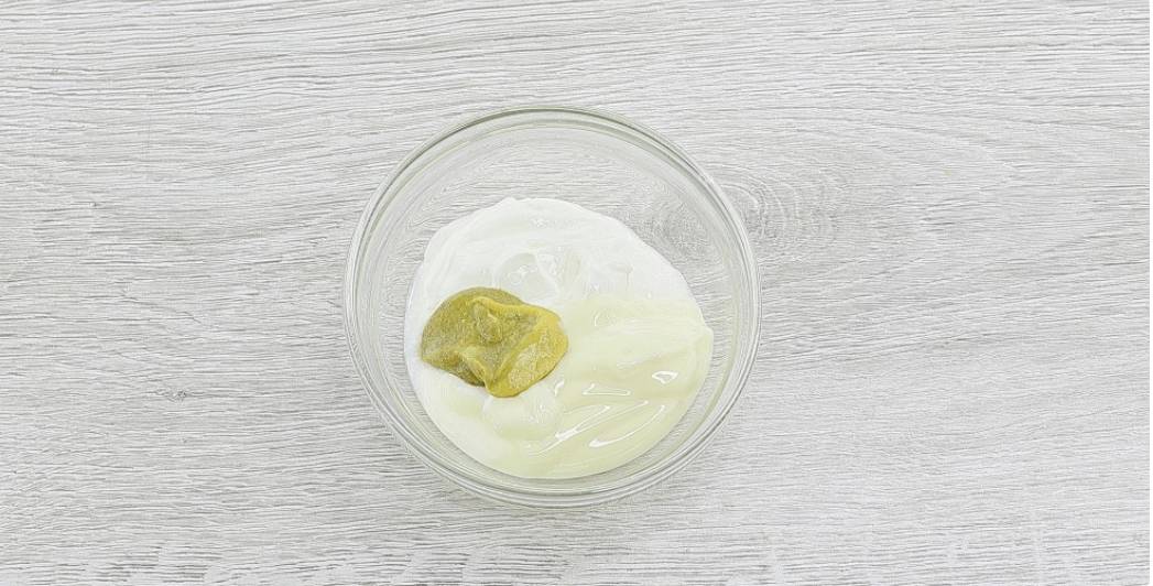 Крабовый салат с капустой, кукурузой и яйцом