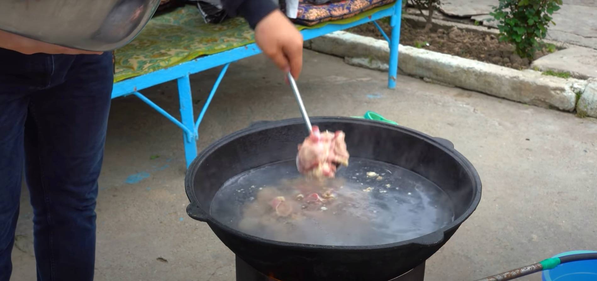 Куриные желудки в казане