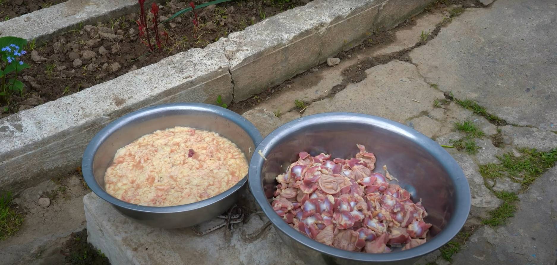 Куриные желудки в казане