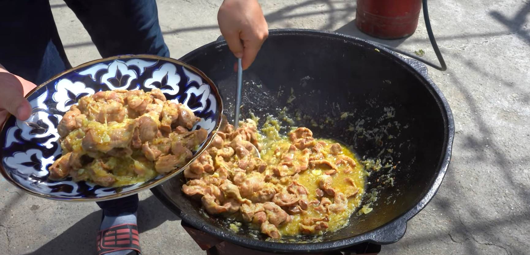 Куриные желудки в казане