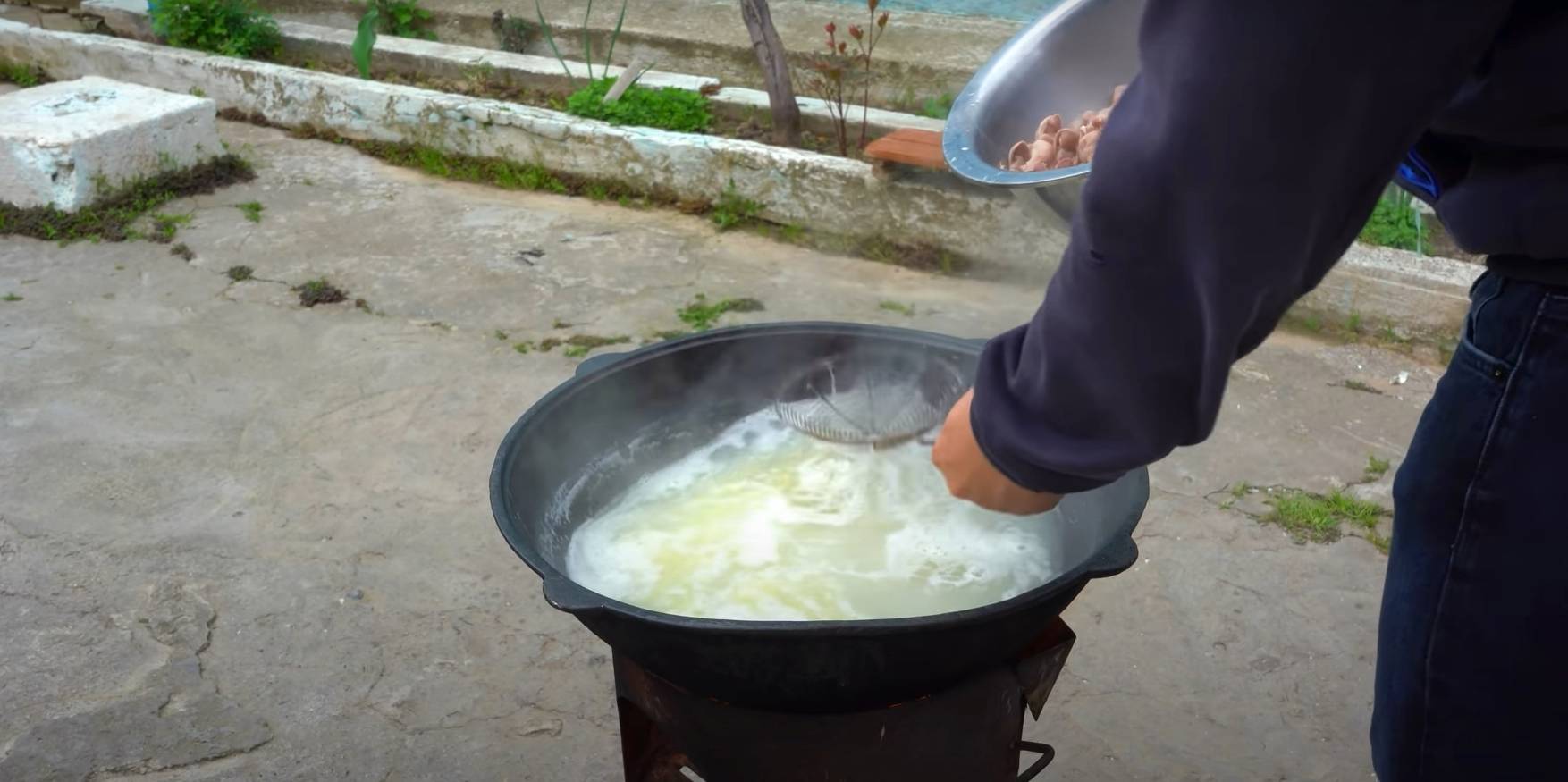 Куриные желудки в казане