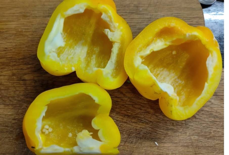 Крабовый салат с помидорами и перцем